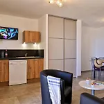 Roc E Mare 公寓式酒店 3*