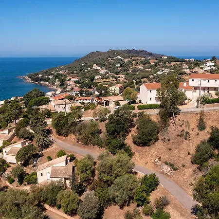 בית נופש Roc E Mare